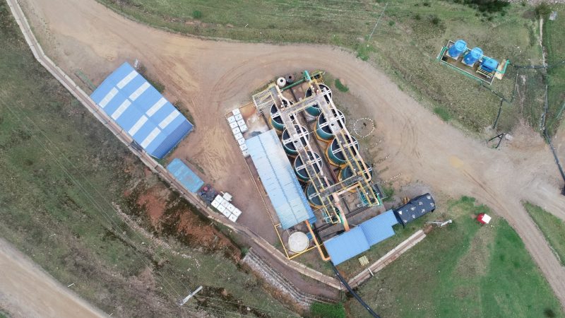 Uso de agua ácida en reemplazo del cloruro férrico para el tratamiento de efluentes cianurados