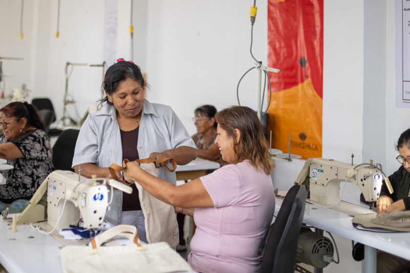 Fortalecimiento de las capacidades en confecciones para mujeres de Chilca
