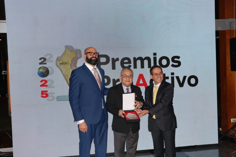 Programa de Desarrollo Económico Antapaccay PREMIACION